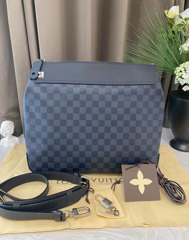 Louis Vuitton Men's Checkered Shoulder Crossbody Bag Size ONE SIZE - 2 Thumbnail