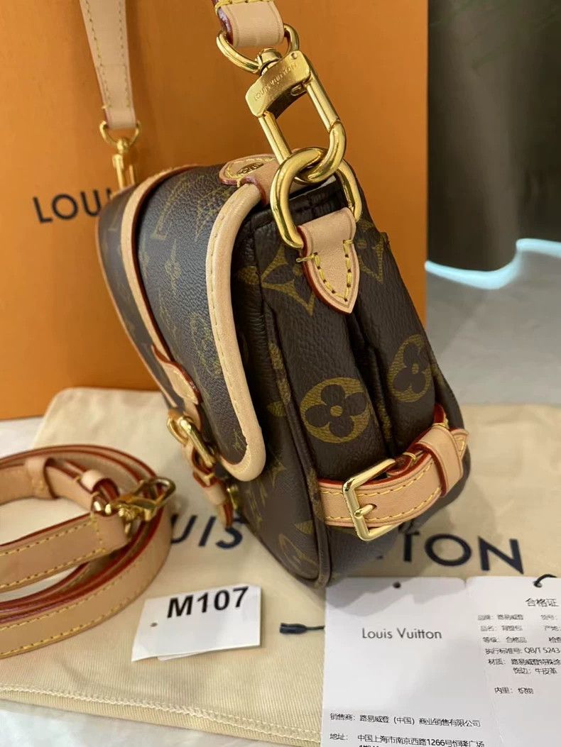 Louis Vuitton LV Saumur BB Handbag with Shoulder Straps Size ONE SIZE - 2 Thumbnail