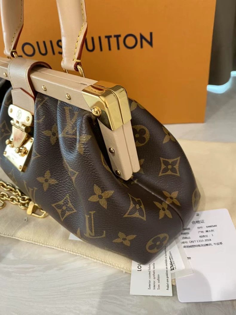Louis Vuitton Louis Vuitton Cloud Clutch Handbag with Box Size ONE SIZE - 3 Thumbnail