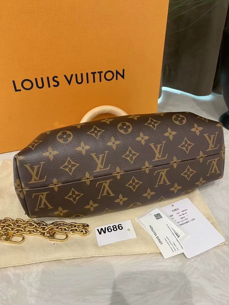 Louis Vuitton Louis Vuitton Cloud Clutch Handbag with Box Size ONE SIZE - 5 Thumbnail