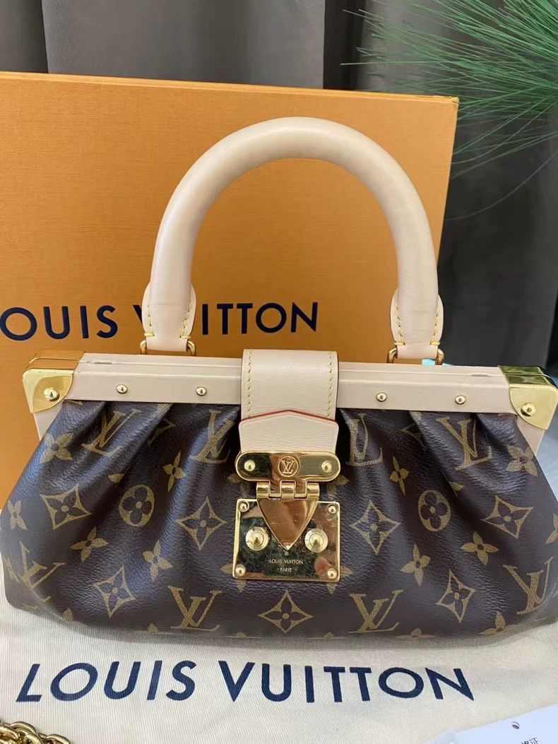 Louis Vuitton Louis Vuitton Cloud Clutch Handbag with Box Size ONE SIZE - 2 Thumbnail