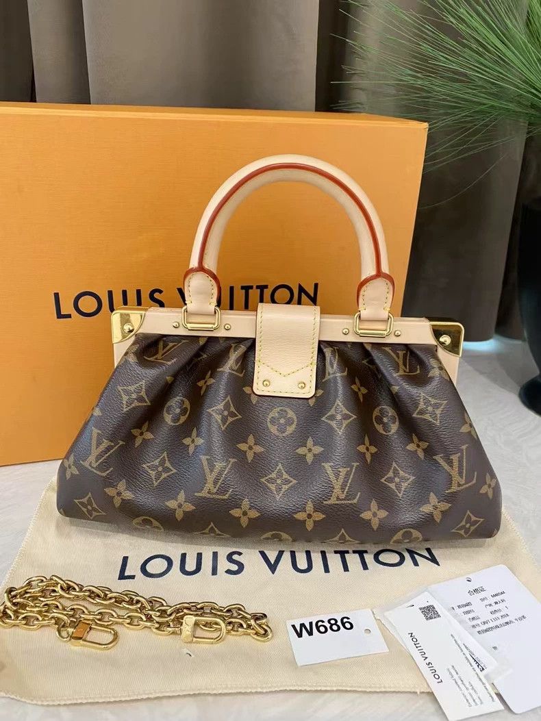 Louis Vuitton Louis Vuitton Cloud Clutch Handbag with Box Size ONE SIZE - 4 Thumbnail