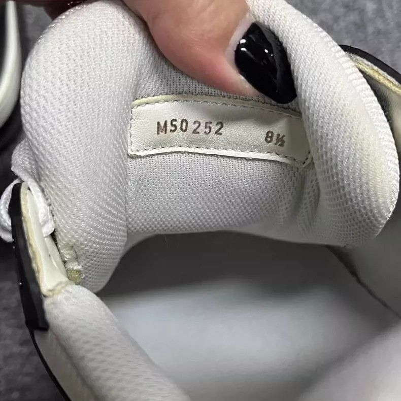 Louis Vuitton Louis Vuitton White and Black Panda Sneakers Size US 8.5 / EU 41-42 - 4 Thumbnail