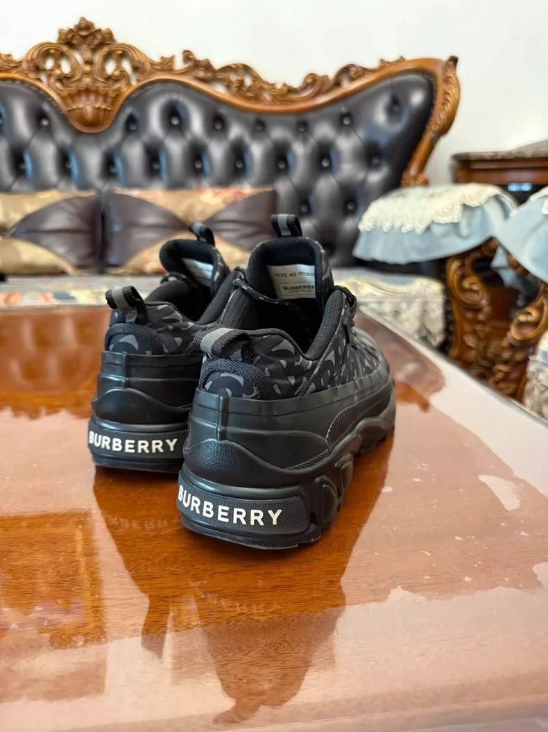 Burberry Burberry Casual Shoes with Logo Design Size US 8 / EU 41 - 8 Thumbnail