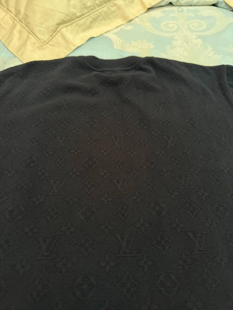 Louis Vuitton Louis Vuitton T-shirt with Logo Design Size US M / EU 48-50 / 2 - 5 Thumbnail