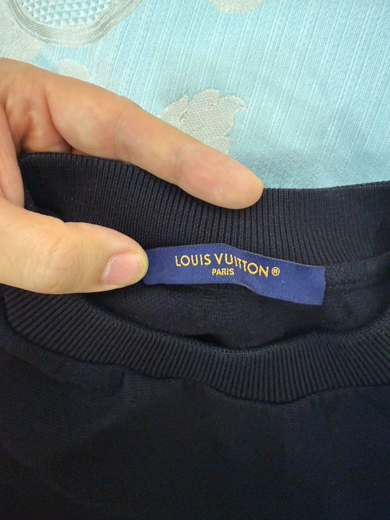 Louis Vuitton Louis Vuitton T-shirt with Logo Design Size US M / EU 48-50 / 2 - 4 Thumbnail