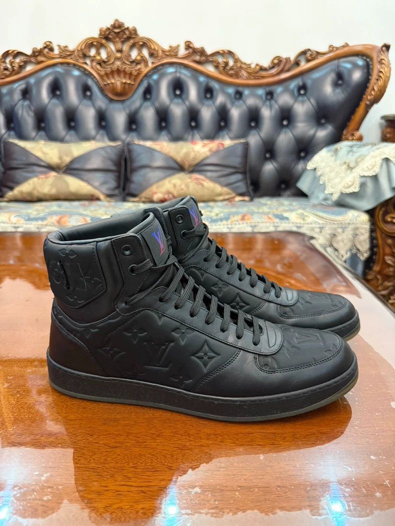 Louis Vuitton Louis Vuitton Men's High-Top Sneakers Size US 7.5 / EU 40-41 - 2 Thumbnail