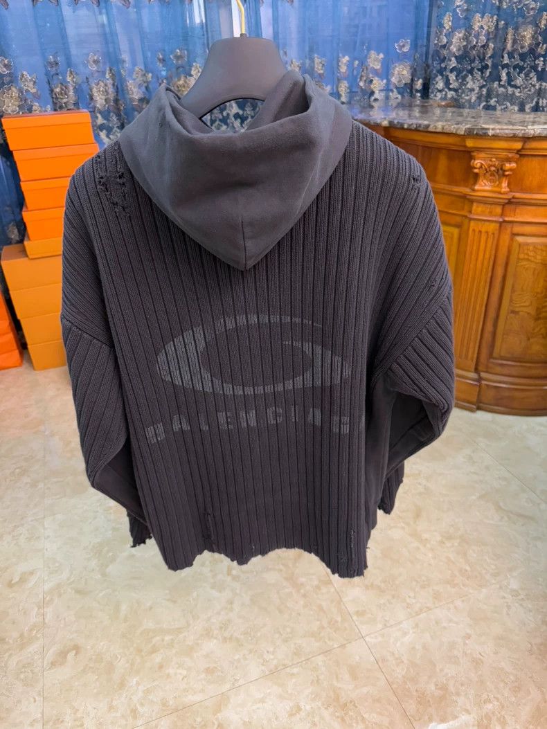 Balenciaga Balenciaga Hoodie with Unique Design Features Size US L / EU 52-54 / 3 - 2 Thumbnail