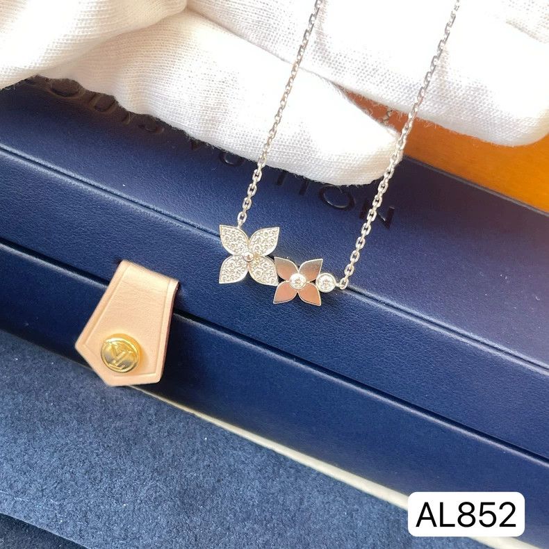 Louis Vuitton Louis Vuitton 18K White Gold Necklace Size ONE SIZE - 5 Thumbnail