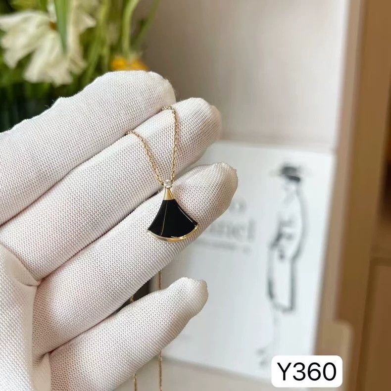 Bottega Veneta BVLGARI Black Fan Necklace with Gold Chain Size ONE SIZE - 5 Thumbnail
