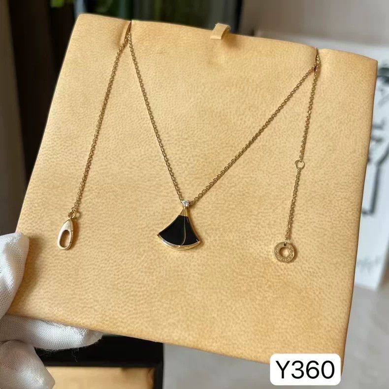Bottega Veneta BVLGARI Black Fan Necklace with Gold Chain Size ONE SIZE - 4 Thumbnail