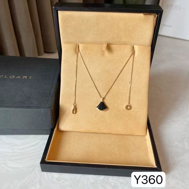 Bottega Veneta BVLGARI Black Fan Necklace with Gold Chain Size ONE SIZE - 3 Thumbnail