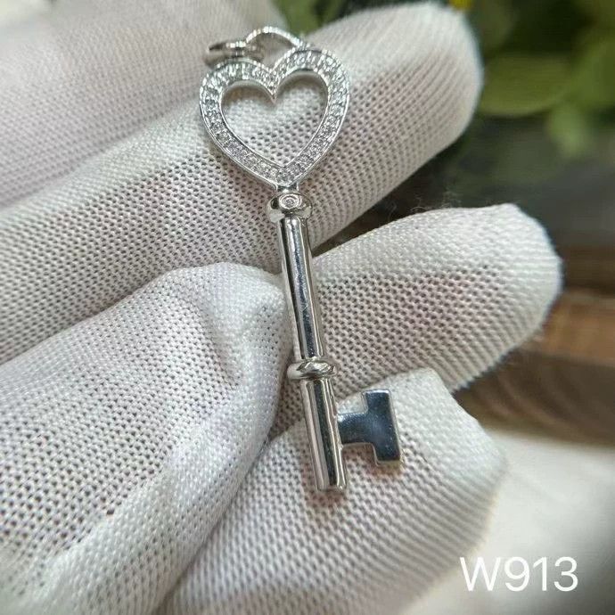 Tiffany & Co. Tiffany Heart-Shaped Key Pendant Size ONE SIZE - 2 Thumbnail