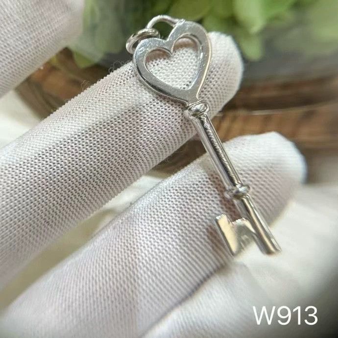 Tiffany & Co. Tiffany Heart-Shaped Key Pendant Size ONE SIZE - 5 Thumbnail