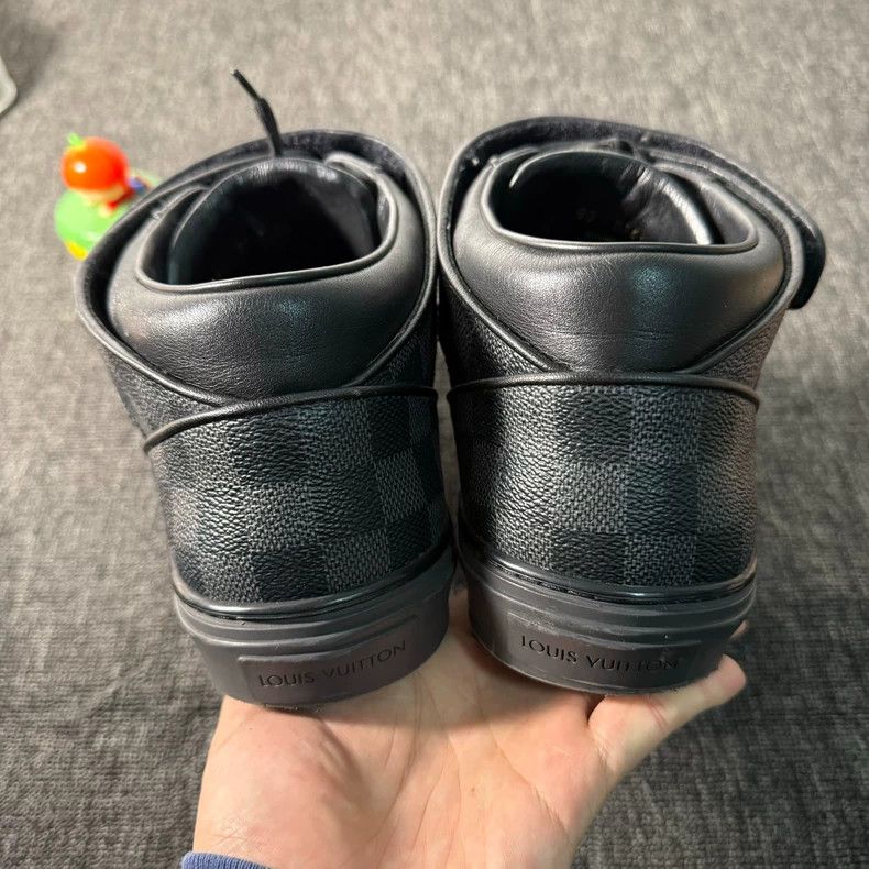 Louis Vuitton Louis Vuitton High Top Velcro Sneakers 44 Size Size US 10 / EU 43 - 6 Thumbnail