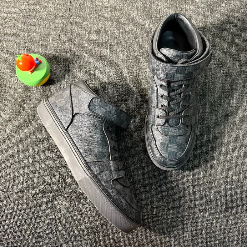 Louis Vuitton Louis Vuitton High Top Velcro Sneakers 44 Size Size US 10 / EU 43 - 3 Thumbnail