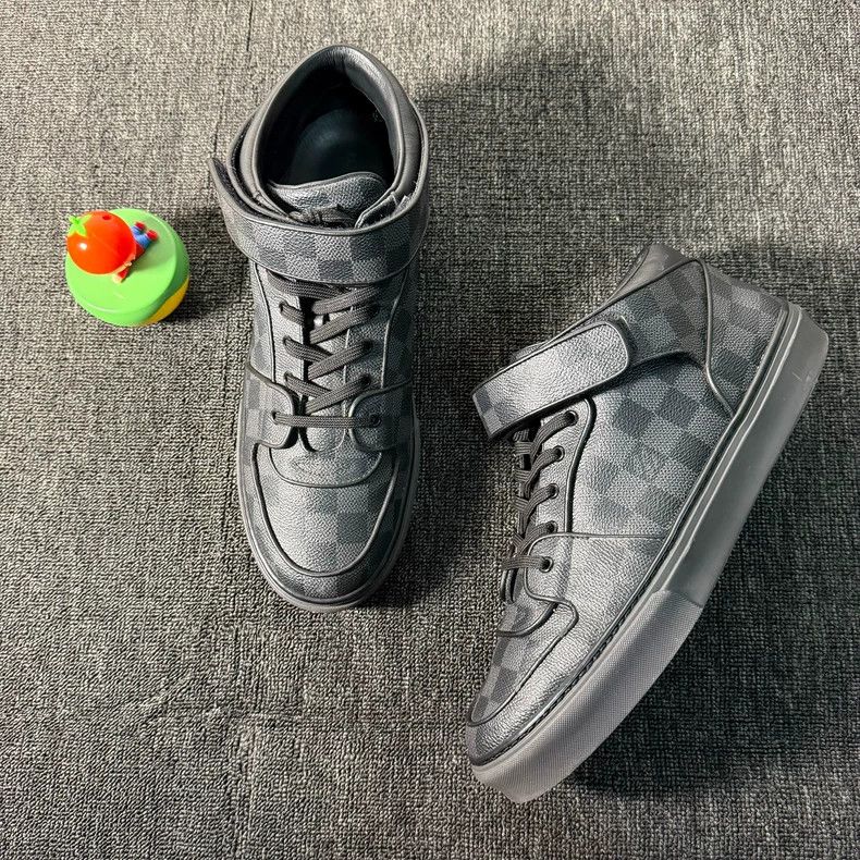 Louis Vuitton Louis Vuitton High Top Velcro Sneakers 44 Size Size US 10 / EU 43 - 2 Thumbnail