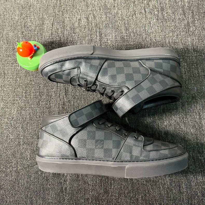 Louis Vuitton Louis Vuitton High Top Velcro Sneakers 44 Size Size US 10 / EU 43 - 4 Thumbnail