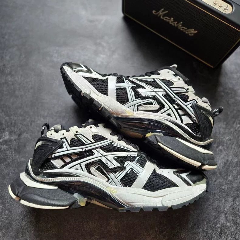 Balenciaga Balenciaga Runner Black and White Sneakers Size US 10 / EU 43 - 5 Thumbnail
