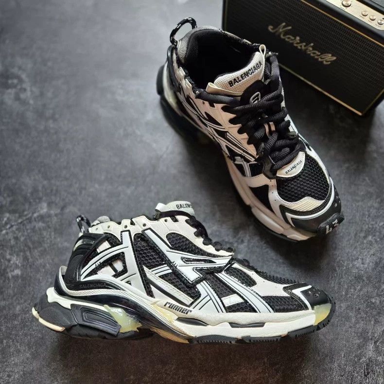 Balenciaga Balenciaga Runner Black and White Sneakers Size US 10 / EU 43 - 3 Thumbnail