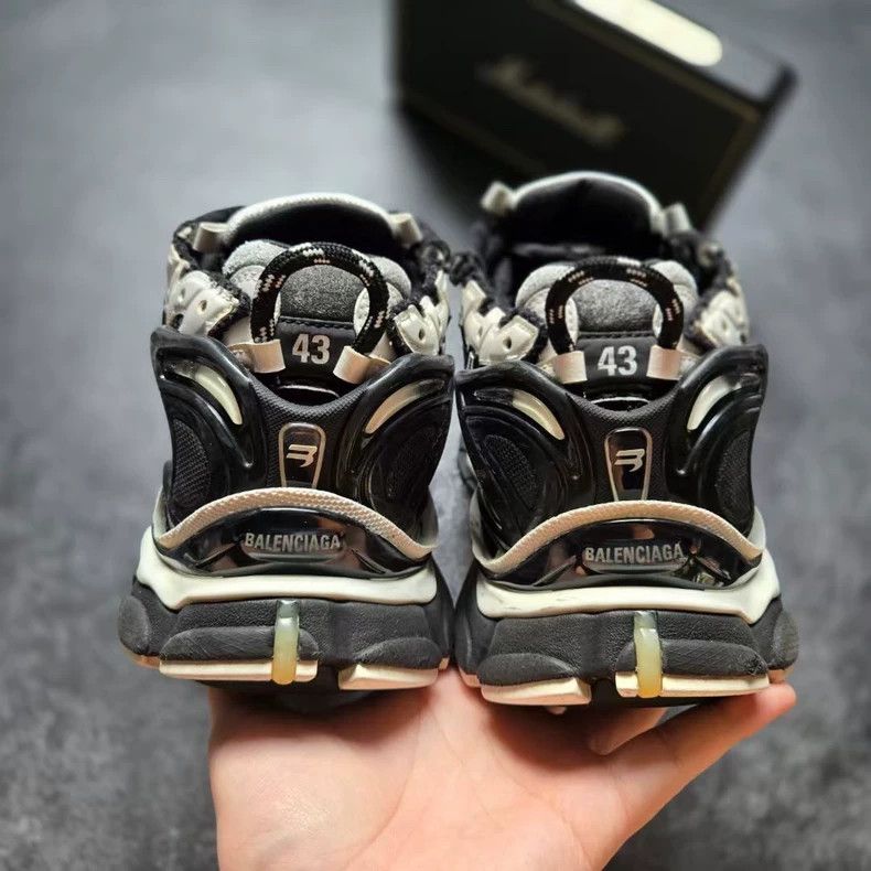 Balenciaga Balenciaga Runner Black and White Sneakers Size US 10 / EU 43 - 6 Thumbnail