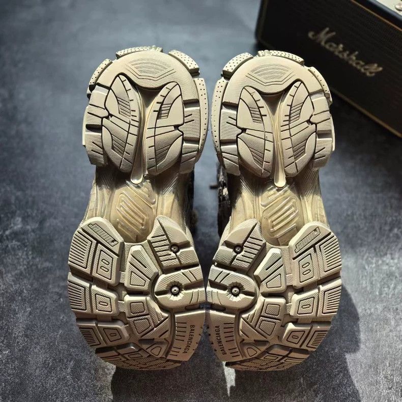 Balenciaga Balenciaga Runner Sneakers in Gray Brown Colorway Size US 8 / EU 41 - 7 Thumbnail
