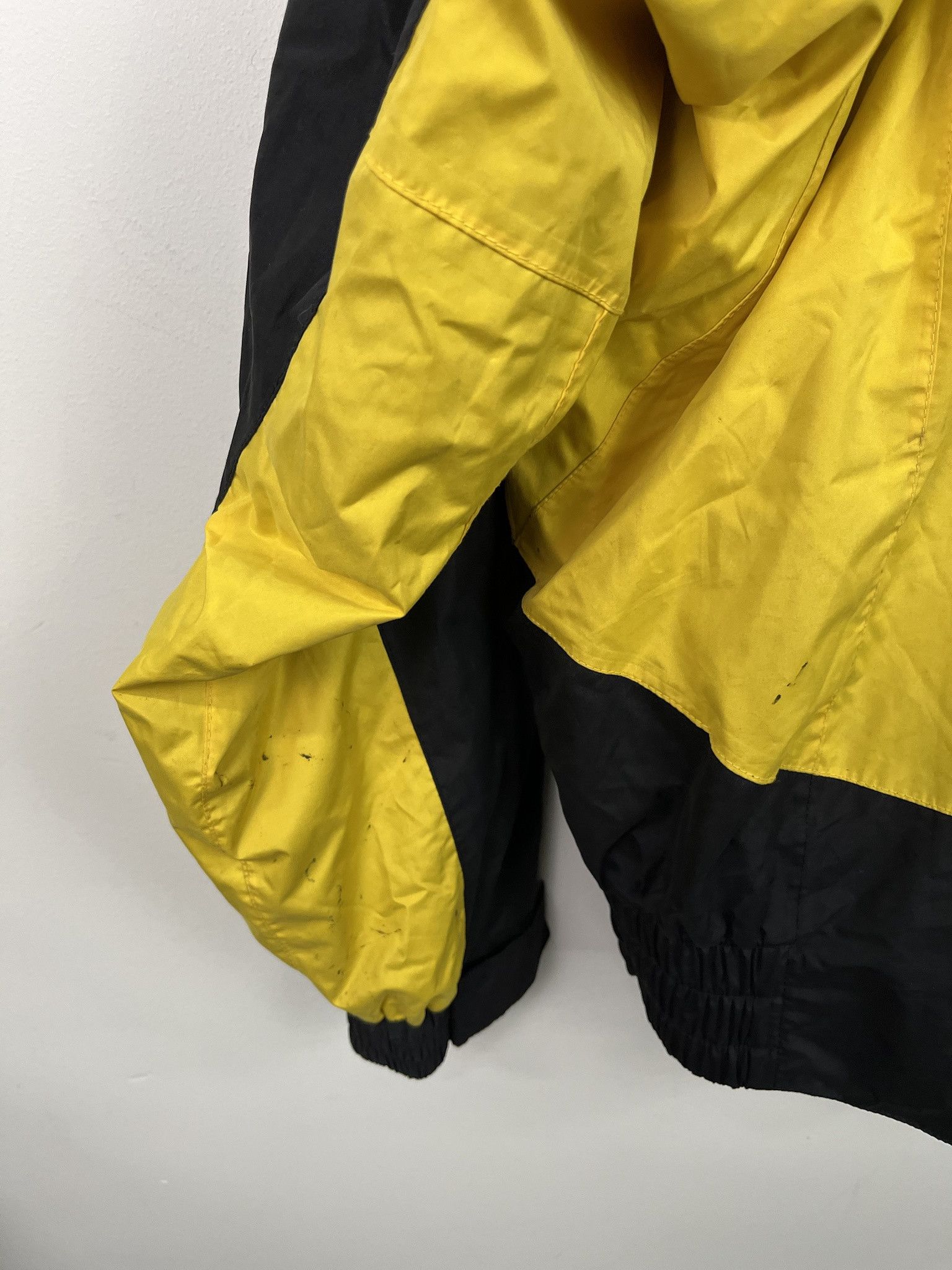 Vintage Vintage 90s Colrman Jacket Size L Distressed Light Jacket Size US L / EU 52-54 / 3 - 4 Thumbnail