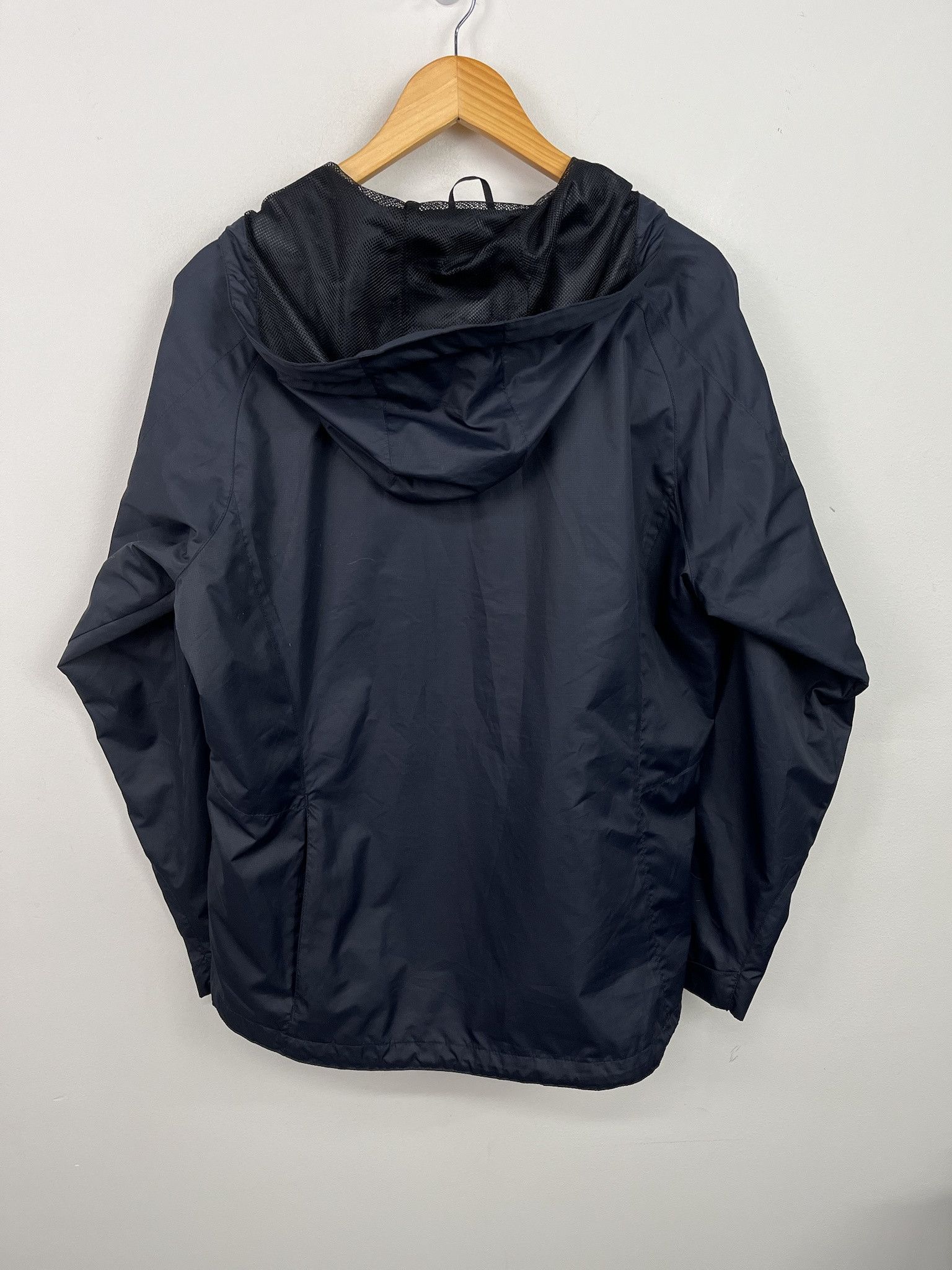 Eddie Bauer × Vintage Vintage Mens Light Jacket Eddie Bauer Navy Windbreaker Size L Size US L / EU 52-54 / 3 - 3 Thumbnail