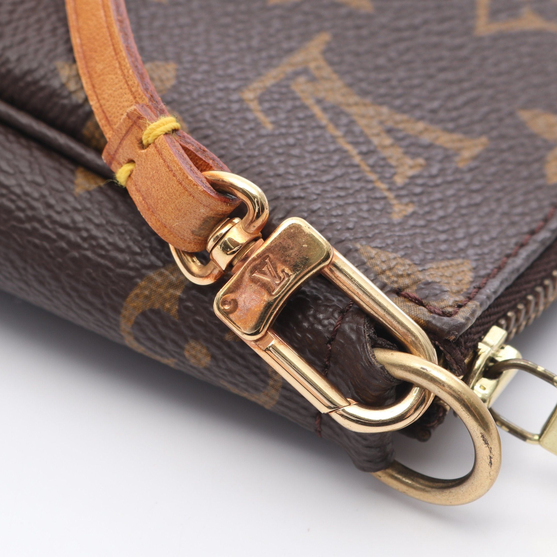 Louis Vuitton Louis Vuitton Pochette Accessoires Monogram Handbag Leather Brown Size ONE SIZE - 9 Thumbnail
