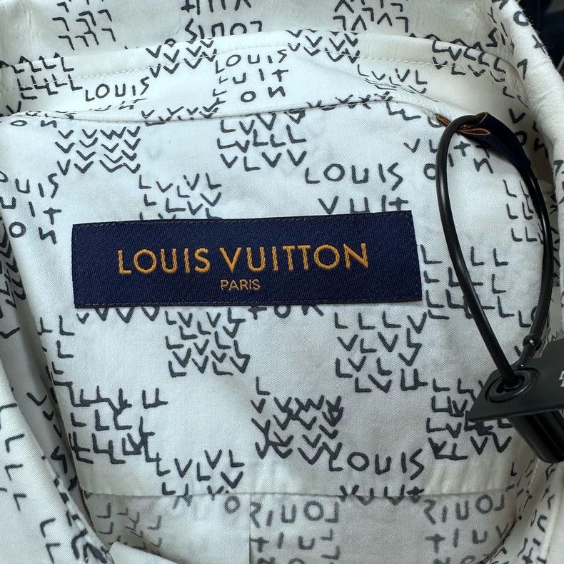 Louis Vuitton Louis Vuitton Long Sleeve Logo Shirt Size US S / EU 44-46 / 1 - 3 Thumbnail