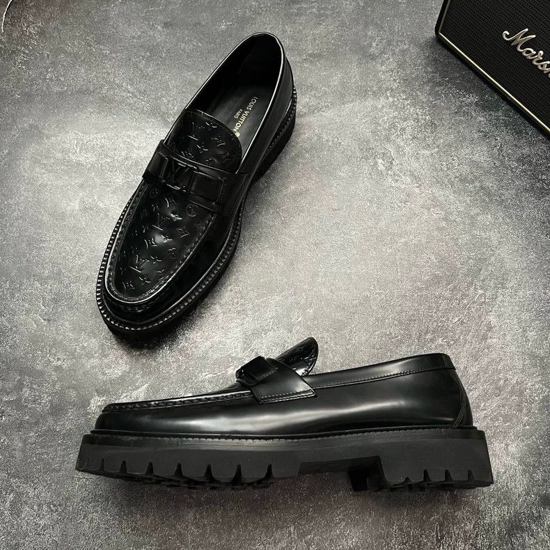 Louis Vuitton Louis Vuitton Major Embossed Loafers Size 8.5 Size US 8.5 / EU 41-42 - 2 Thumbnail