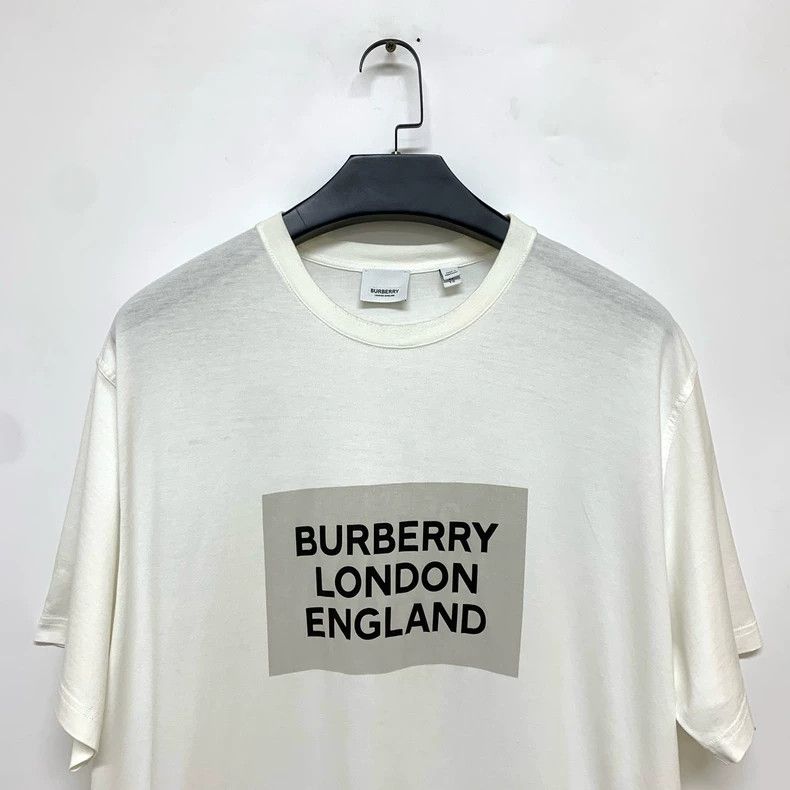 Burberry Burberry London England Short Sleeve T-Shirt Size US XL / EU 56 / 4 - 5 Thumbnail