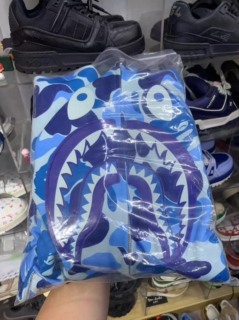 Bape BAPE Camo Shark Zip Hoodie for Men Size US XXL / EU 58 / 5 - 9 Thumbnail