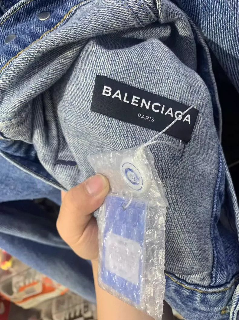 Balenciaga Balenciaga Denim Jacket Size 50 Size US L / EU 52-54 / 3 - 6 Thumbnail