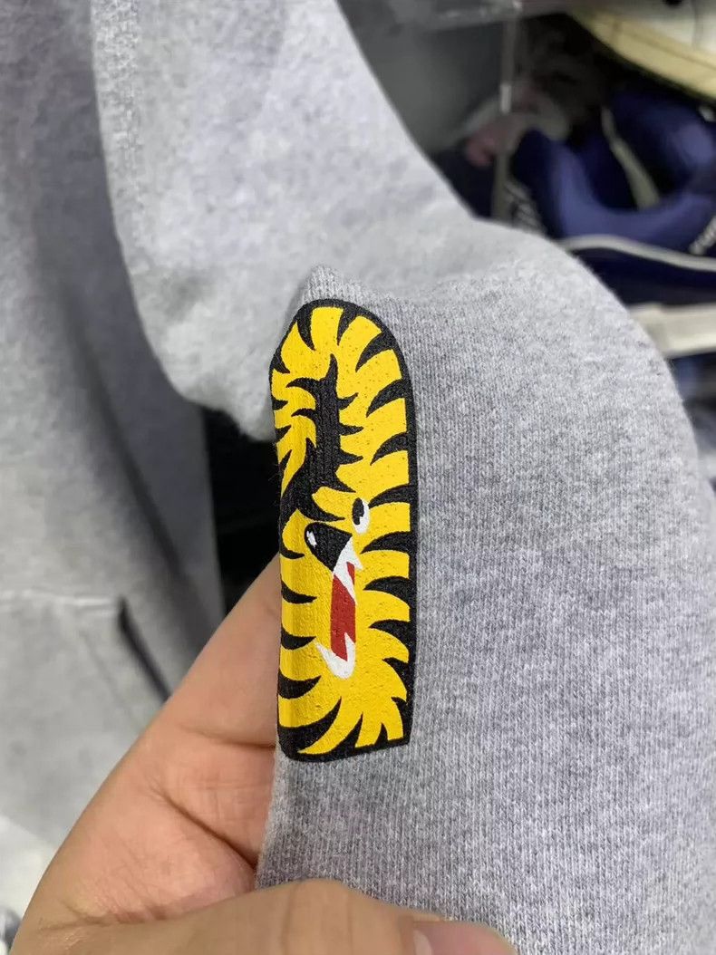 Bape Gray Hoodie with Camouflage Lining Size US XXL / EU 58 / 5 - 7 Thumbnail