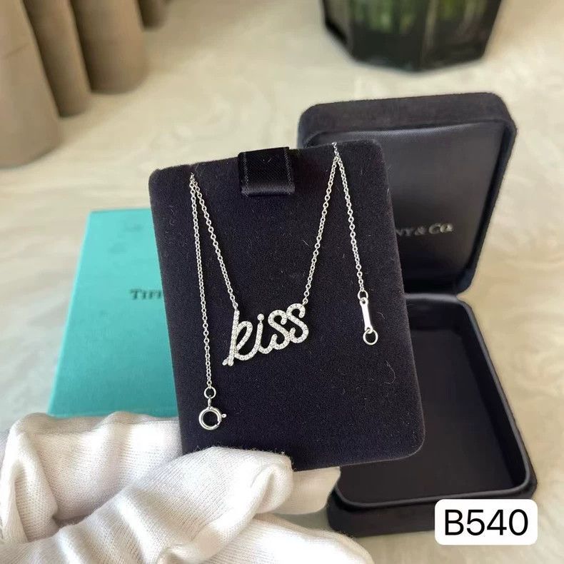 Tiffany & Co. Tiffany&Co Kiss Character Platinum Necklace Size ONE SIZE - 5 Thumbnail