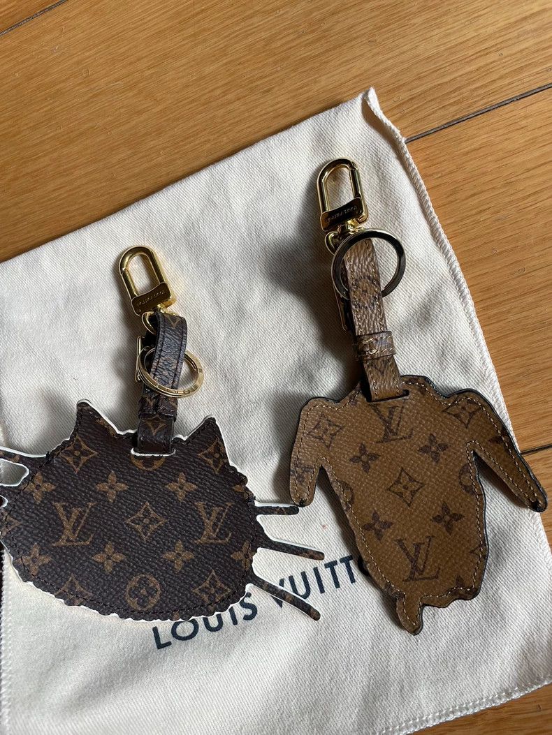 Louis Vuitton Cat and Dog Keychain for Louis Vuitton Size ONE SIZE - 2 Thumbnail