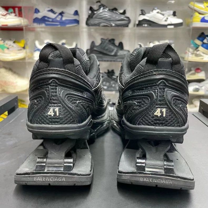 Balenciaga Balenciaga Black Sneakers Size 41 Size US 8 / EU 41 - 4 Thumbnail