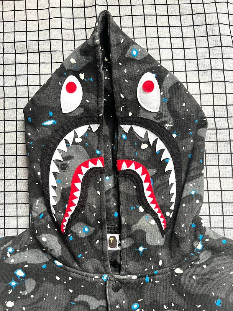 Bape Bape Shark Hoodie in Black with Stars Size US L / EU 52-54 / 3 - 2 Thumbnail