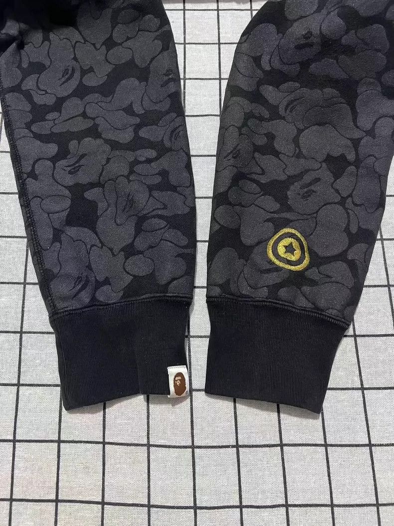 Bape BAPE Black Gold Shark Hoodie L Size Size US L / EU 52-54 / 3 - 5 Thumbnail