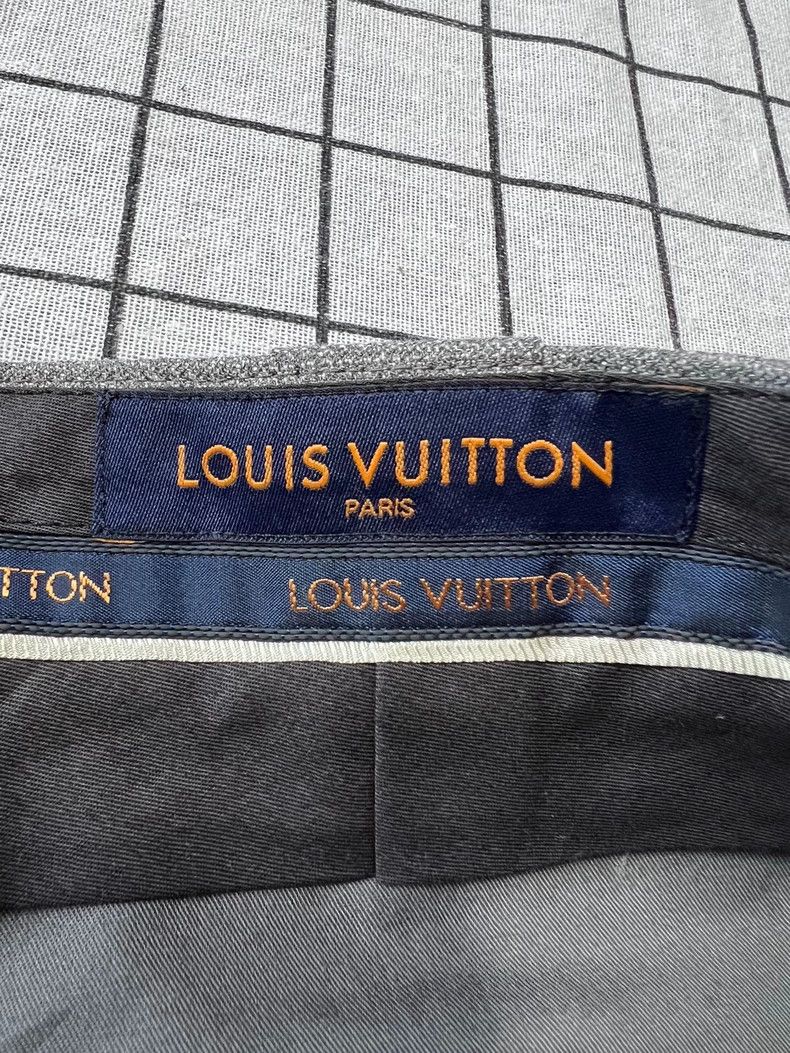 Louis Vuitton LV Louis Vuitton Graffiti Pattern Shorts Size 44 Size US 44 / EU 60 - 5 Thumbnail