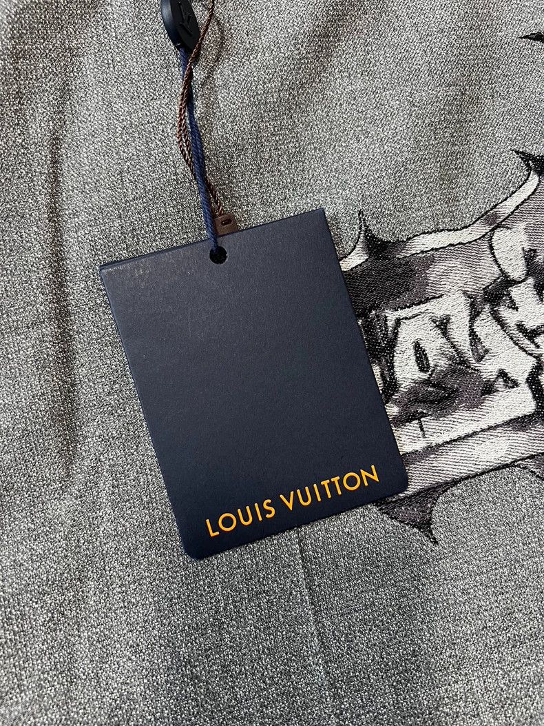 Louis Vuitton LV Louis Vuitton Graffiti Pattern Shorts Size 44 Size US 44 / EU 60 - 4 Thumbnail