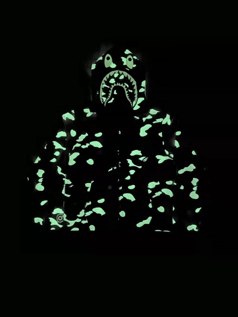 Bape Bape Shark Hoodie in Camo Design Size US M / EU 48-50 / 2 - 8 Thumbnail