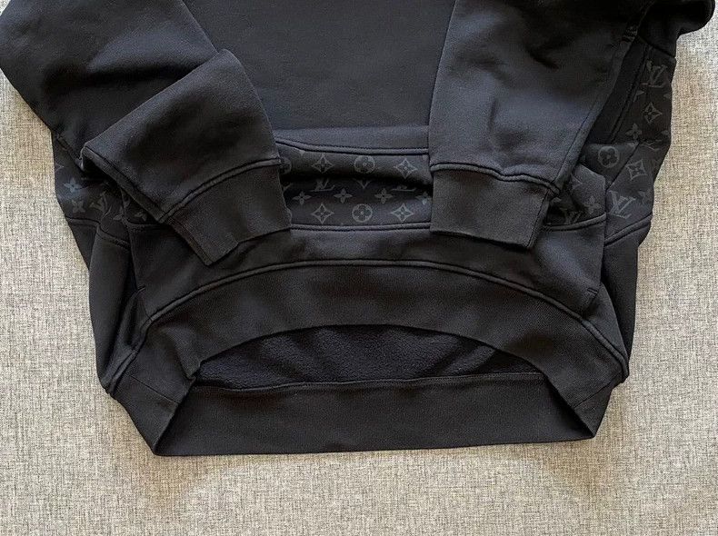 Louis Vuitton Louis Vuitton Black Hoodie with Logo Design-yf Size US L / EU 52-54 / 3 - 5 Thumbnail
