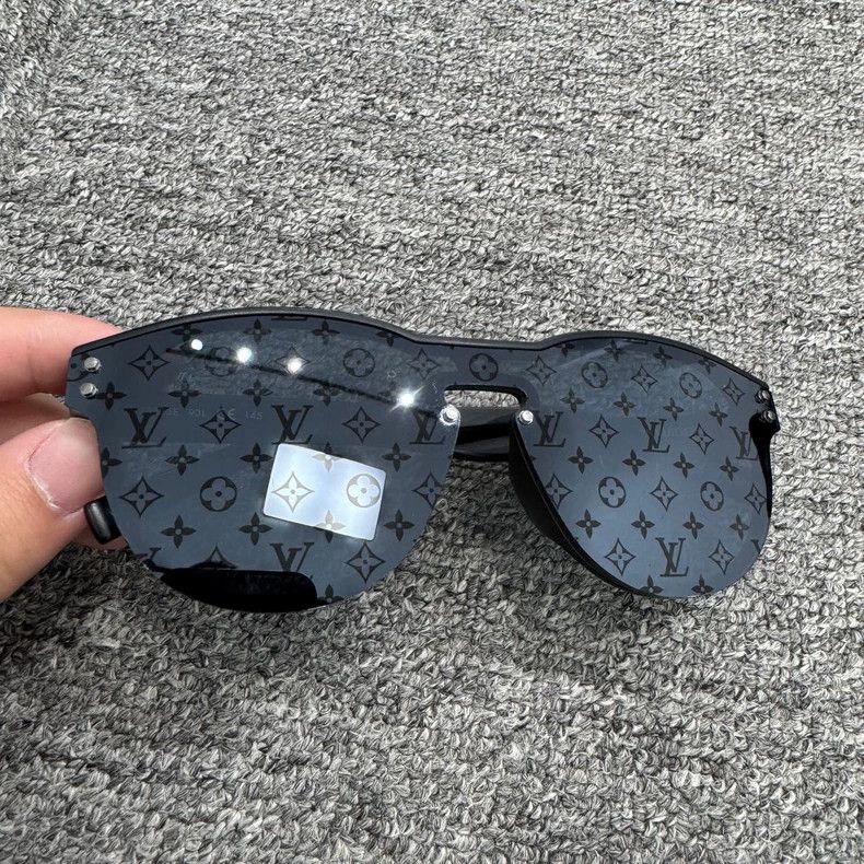 Louis Vuitton Louis Vuitton Sunglasses with Classic Pattern-yf Size ONE SIZE - 4 Thumbnail