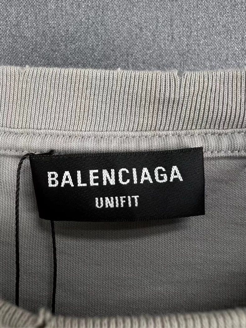 Balenciaga Balenciaga Distressed Short Sleeve T-Shirt Medium-yf Size US M / EU 48-50 / 2 - 3 Thumbnail
