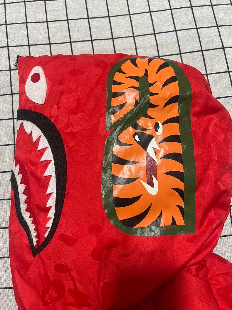 Bape Bape Red Camo Shark Puffer Jacket Medium Size M / US 6-8 / IT 42-44 - 4 Thumbnail