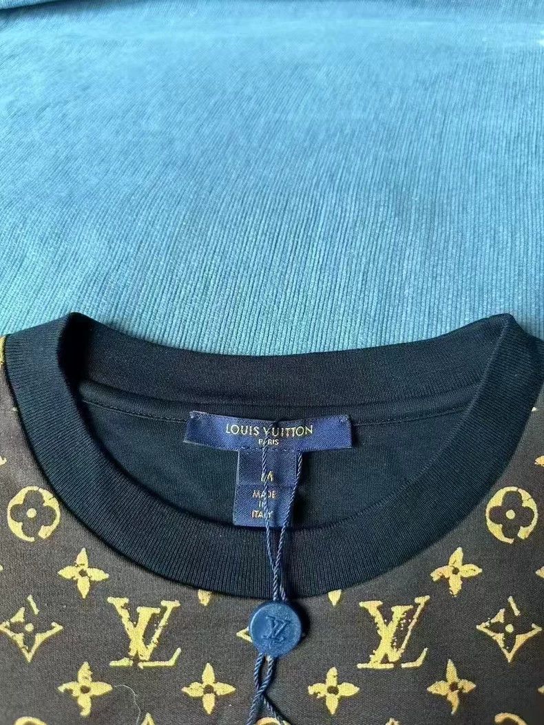 Louis Vuitton Louis Vuitton Short Sleeve Pocket Printed T-Shirt Size M / US 6-8 / IT 42-44 - 2 Thumbnail