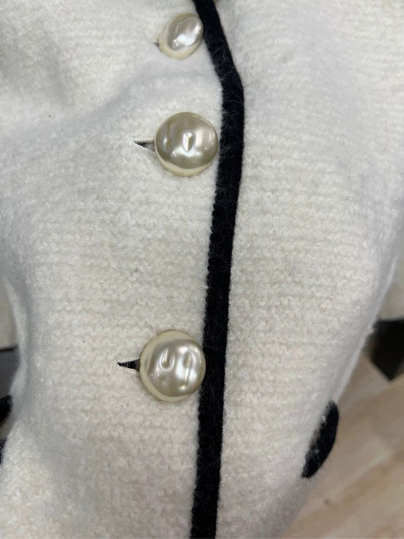 Louis Vuitton Louis Vuitton Pearl Button Chic Jacket Size XL / US 12-14 / IT 48-50 - 4 Thumbnail