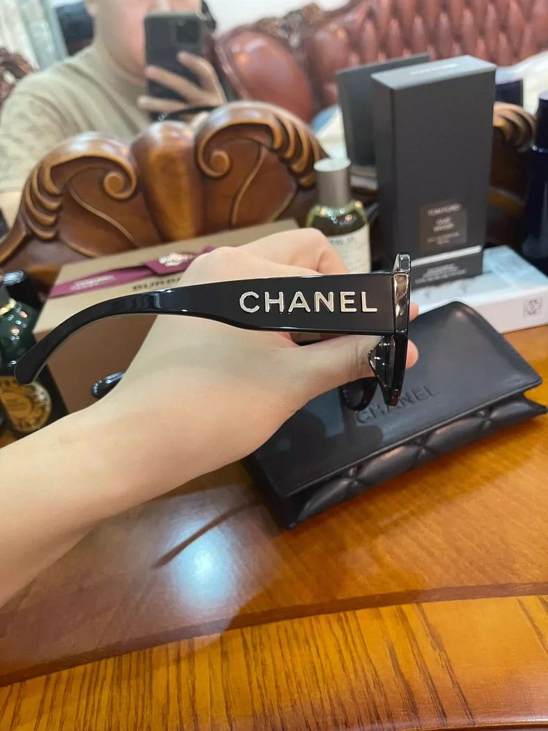 Chanel Chanel Sunglasses in Classic Black Gray Size ONE SIZE - 4 Thumbnail